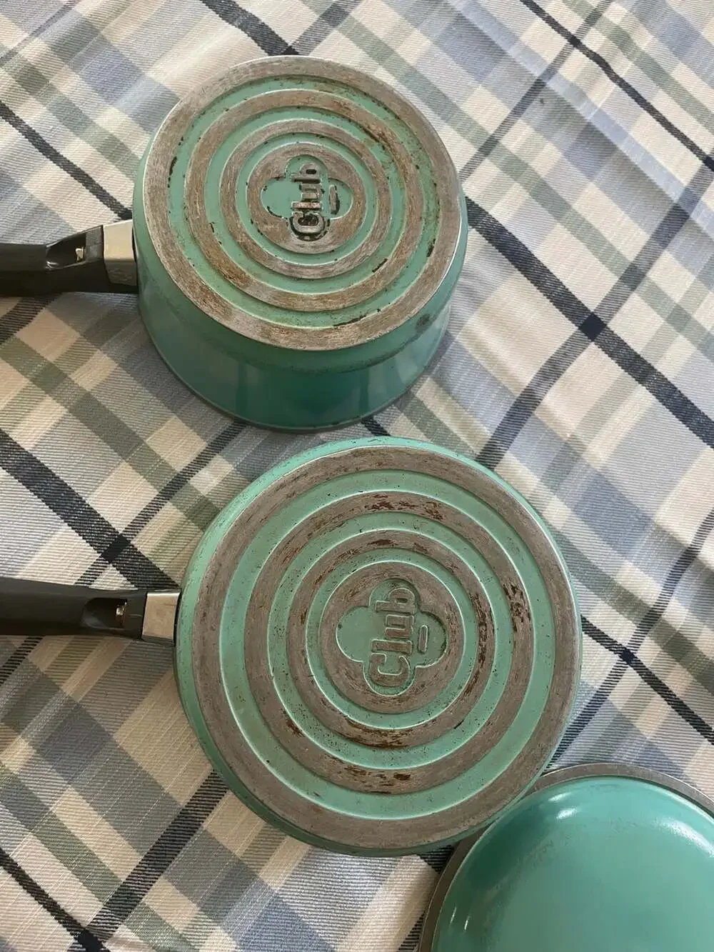 Vintage Club aluminum turquoise saucepans set of 2